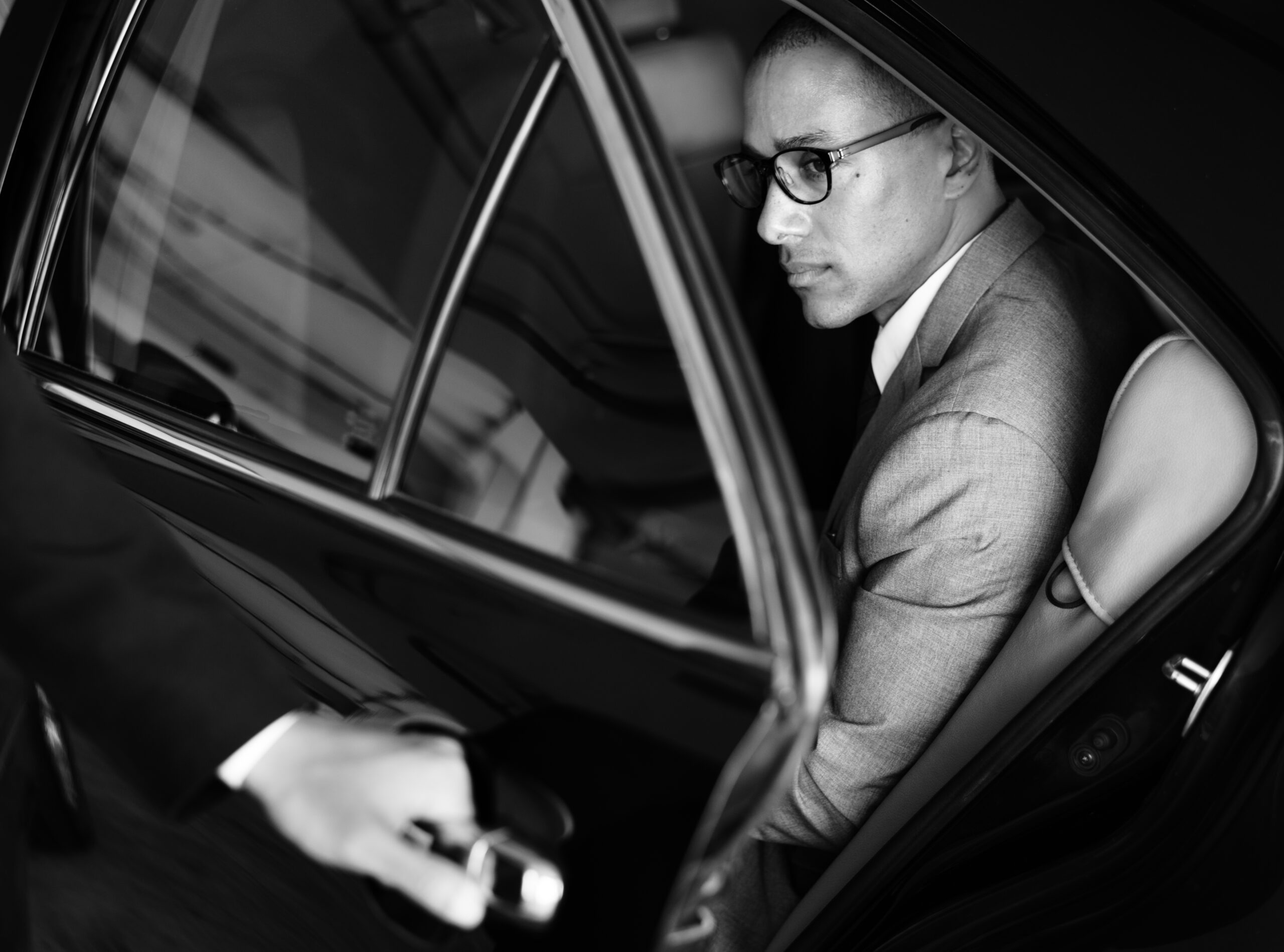 hand open car door businessman